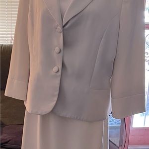 3 pieces cream suit